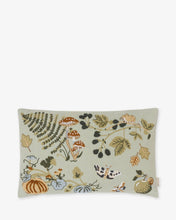 Charger l'image dans la galerie, Coussin brodé « Cueillette d'automne »