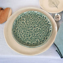 Charger l'image dans la galerie, Assiette à dessert artisanale à motifs – Semear