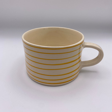 Charger l'image dans la galerie, Mug Sgrafitto - rayure jaune