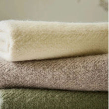 Charger l'image dans la galerie, Plaid Moorland Hazel en pure laine vierge noisette 130 × 200 cm