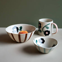 Charger l'image dans la galerie, Grand mug — fleurs centre rose/anthracite