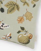 Charger l'image dans la galerie, Coussin brodé « Cueillette d'automne »

