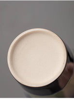 Charger l'image dans la galerie, Grande tasse artisanale émaillée rouge
