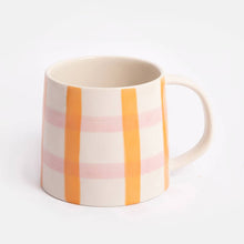 Charger l'image dans la galerie, Tasse à carreaux orange et rose
