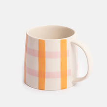 Charger l'image dans la galerie, Tasse à carreaux orange et rose
