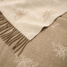 Charger l'image dans la galerie, Plaid en laine motif abeilles
