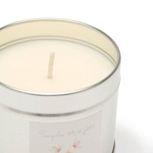 Charger l'image dans la galerie, Bougie parfumée de Noël en boîte – Sophie Allport, 170 g
